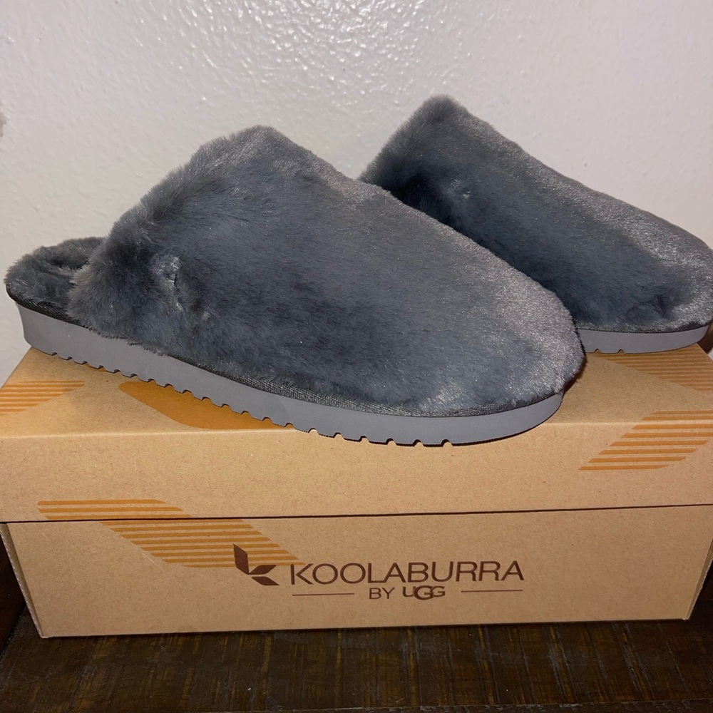 Kookaburra by Ughh Womens Pomi Slipper size 10m ( NEW )